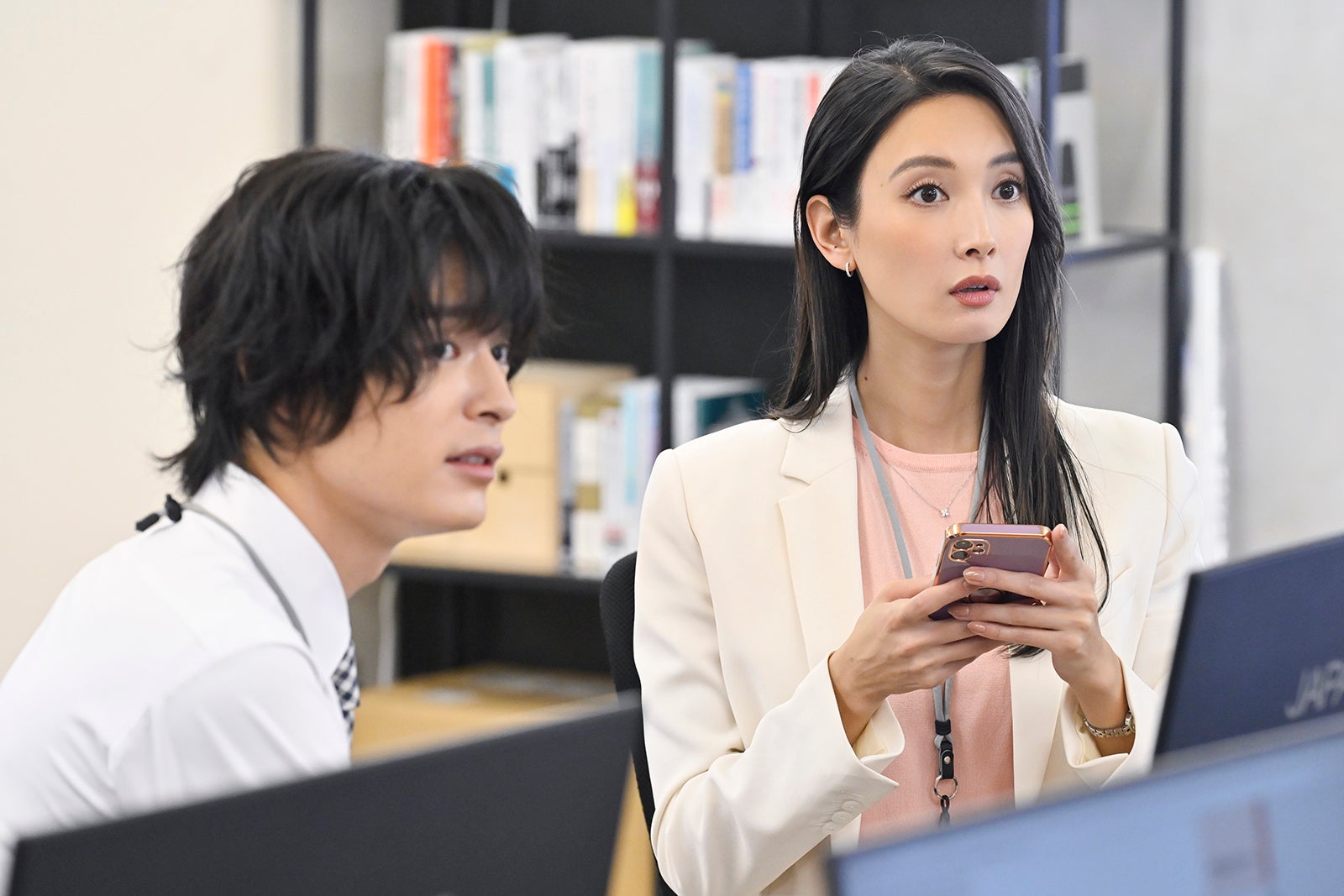 塩野瑛久、菜々緒「無能の鷹」第5話（C）テレビ朝日