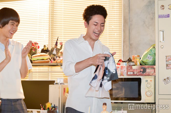 パンツのプレゼントに爆笑/間宮祥太朗(C)モデルプレス