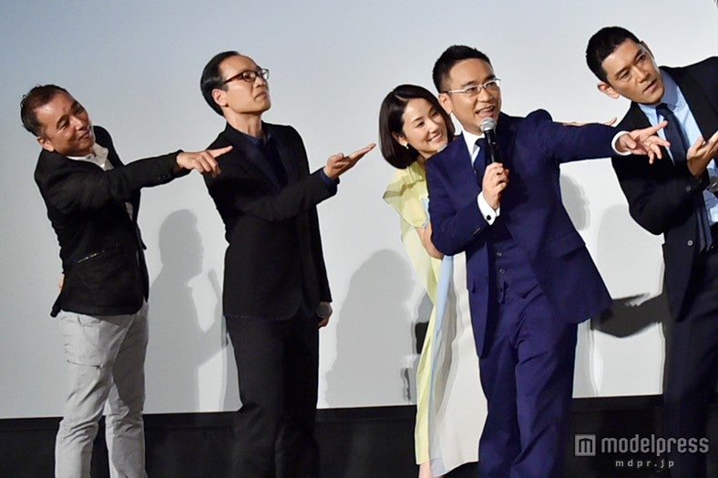 左から：鈴木雅之監督、正名僕蔵、吉田羊、八嶋智人、杉本哲太