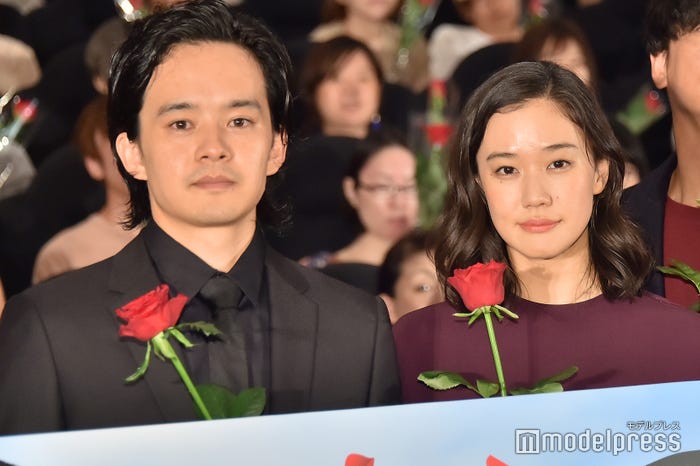 池松壮亮、蒼井優(C)モデルプレス