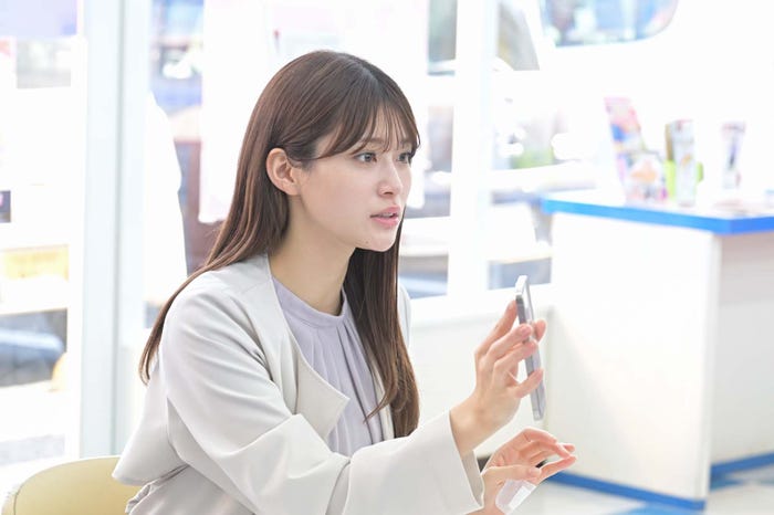 生見愛瑠「くるり~誰が私と恋をした?~」より(C)TBS