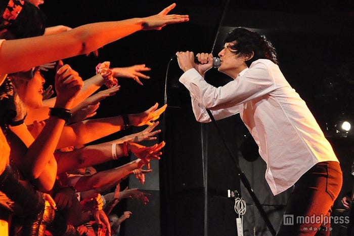 石崎ひゅーい(C)若杉公徳/講談社 (C)2015「映画 みんな!エスパーだよ!」製作委員会