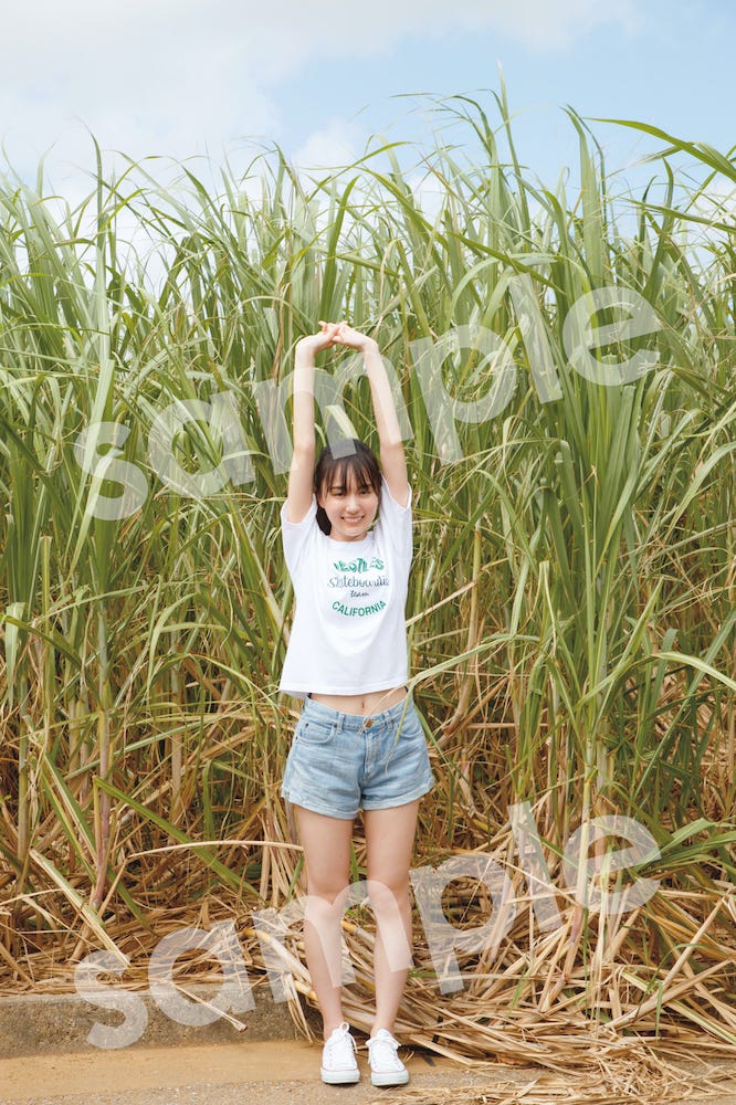 賀喜遥香1st写真集書店特典ポストカード/文教堂(撮影/菊地泰久)