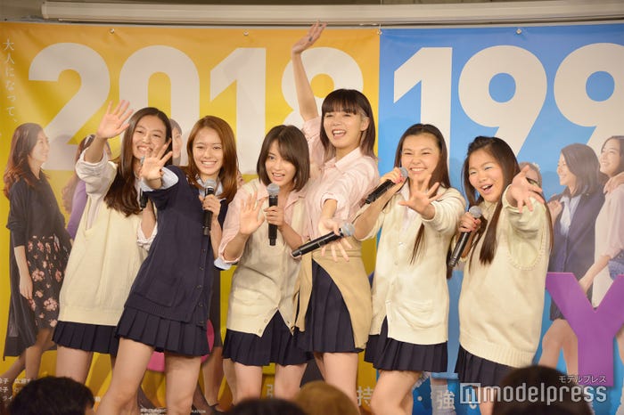 (左から)田辺桃子、山本舞香、広瀬すず、池田エライザ、野田美桜、富田望生 (C)モデルプレス