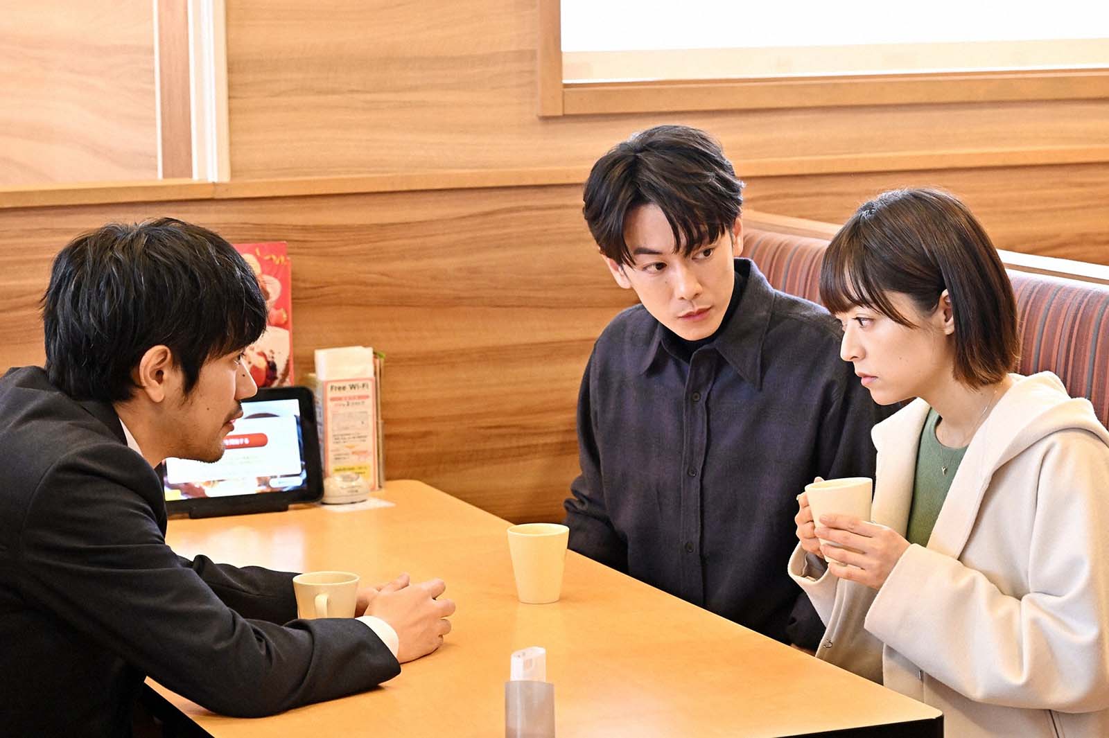 松山ケンイチ、佐藤健、井上真央／「100万回 言えばよかった」最終話より（C）TBS