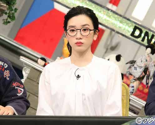 永野芽郁、デコ出し丸メガネでナチュラル美!赤リップ際立つメイクも大人【今週のメガネ美女】