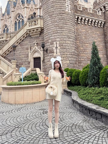 「スタイル良すぎる！」久間田琳加、美脚にくぎ付け"真っ白おばけ"コーデでディズニーへ