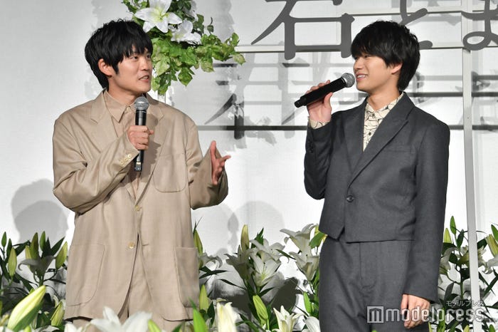 上川周作の話を最後まで聞いていた嶋崎斗亜(C)モデルプレス