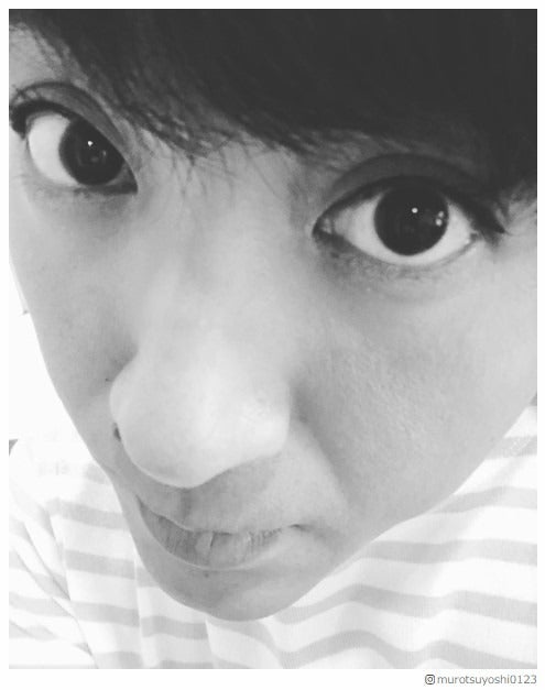 ムロツヨシ、“後輩直伝”自撮りが別人級「めっちゃ可愛い」と驚きの声