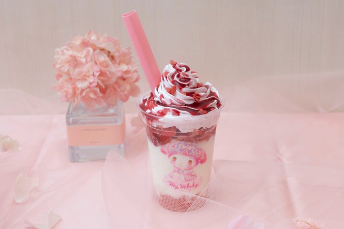 “ピンク＆桜”をテーマにした見た目もかわいい限定フード（C）1976，2009 SANRIO CO．，LTD．（C）1976，2005，2020 SANRIO CO．，LTD．