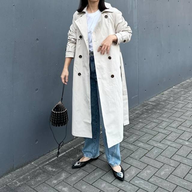 トレンチコートで大人上品なデニムコーデ 2024年春の大人女子におすすめのデニムコーデ