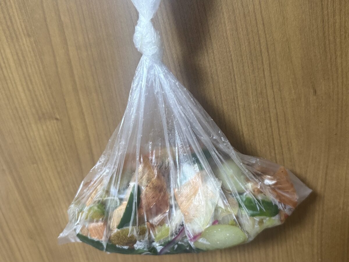 しばった生ゴミの写真