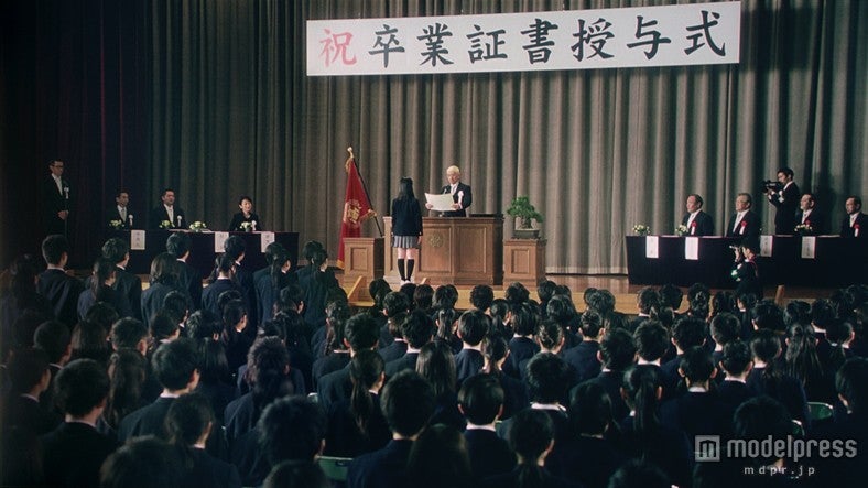 橋本環奈、松本人志／新CM「卒業」編より