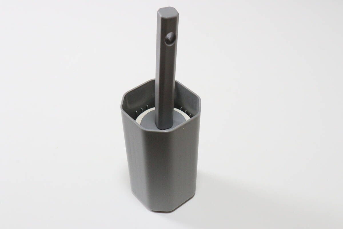 粘着テープクリーナー（90周紙付）　ケース収納