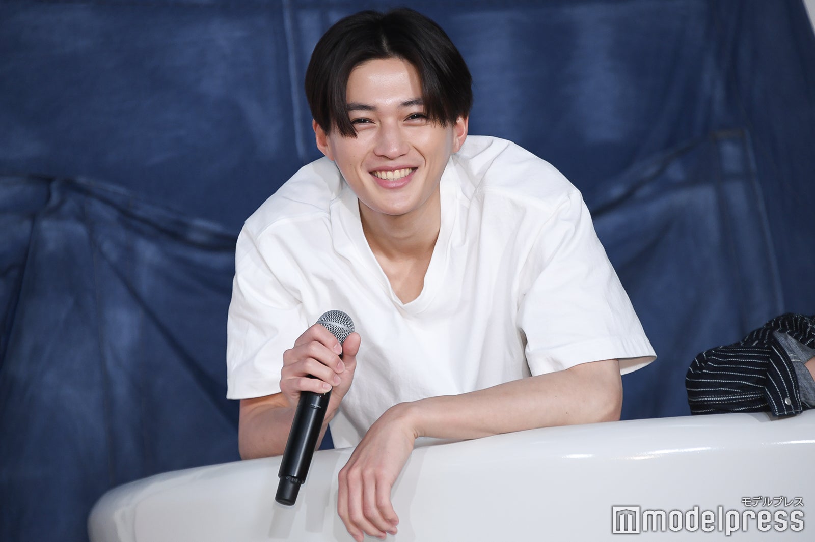 思わず笑ってしまう八木勇征（C）モデルプレス