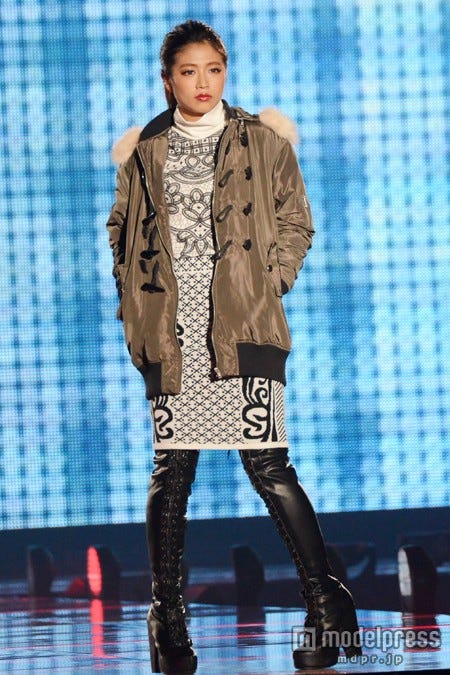 ニーハイブーツ合わせも新鮮。