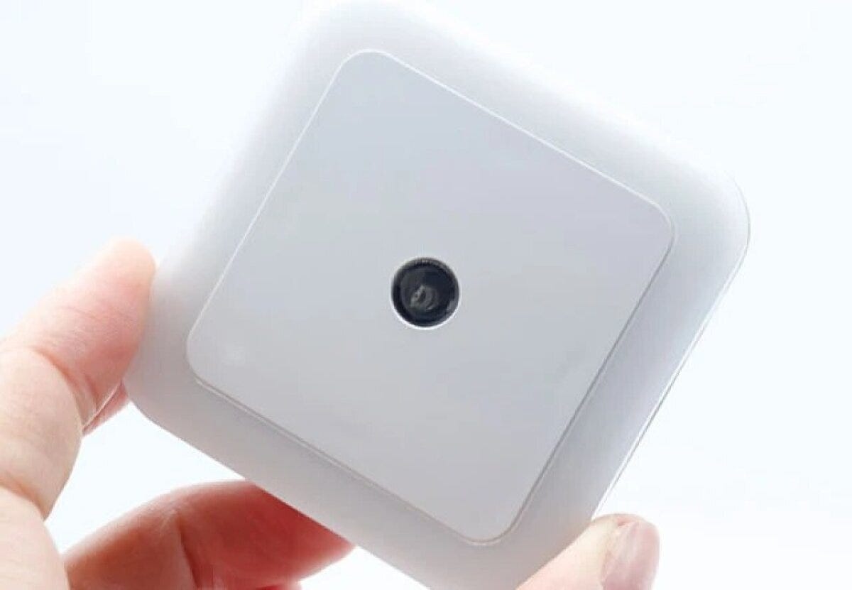 ダイソー　LED明暗センサー付きナイトライト（電球色）