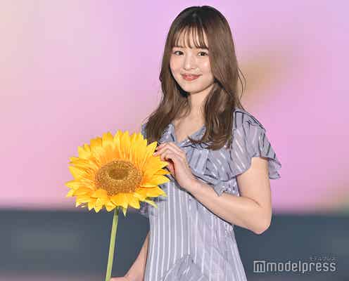 横田真悠、フリルドレスから素肌チラリ【GirlsAward 2025SS】