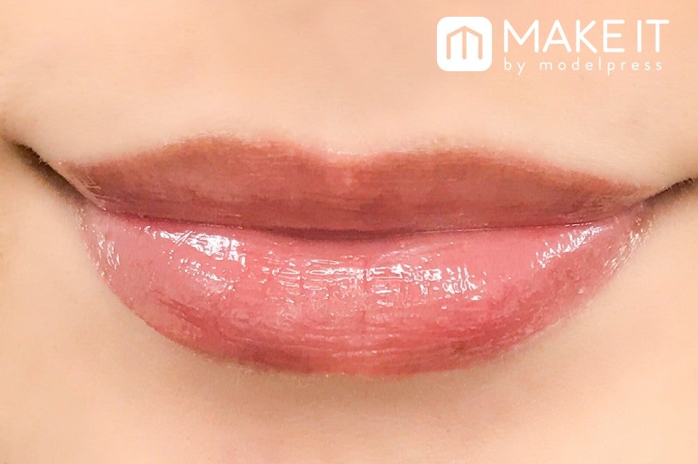プランプピンク／メルティー リップセラム／10４ スキャンダルレッド 使用 (C)メイクイット