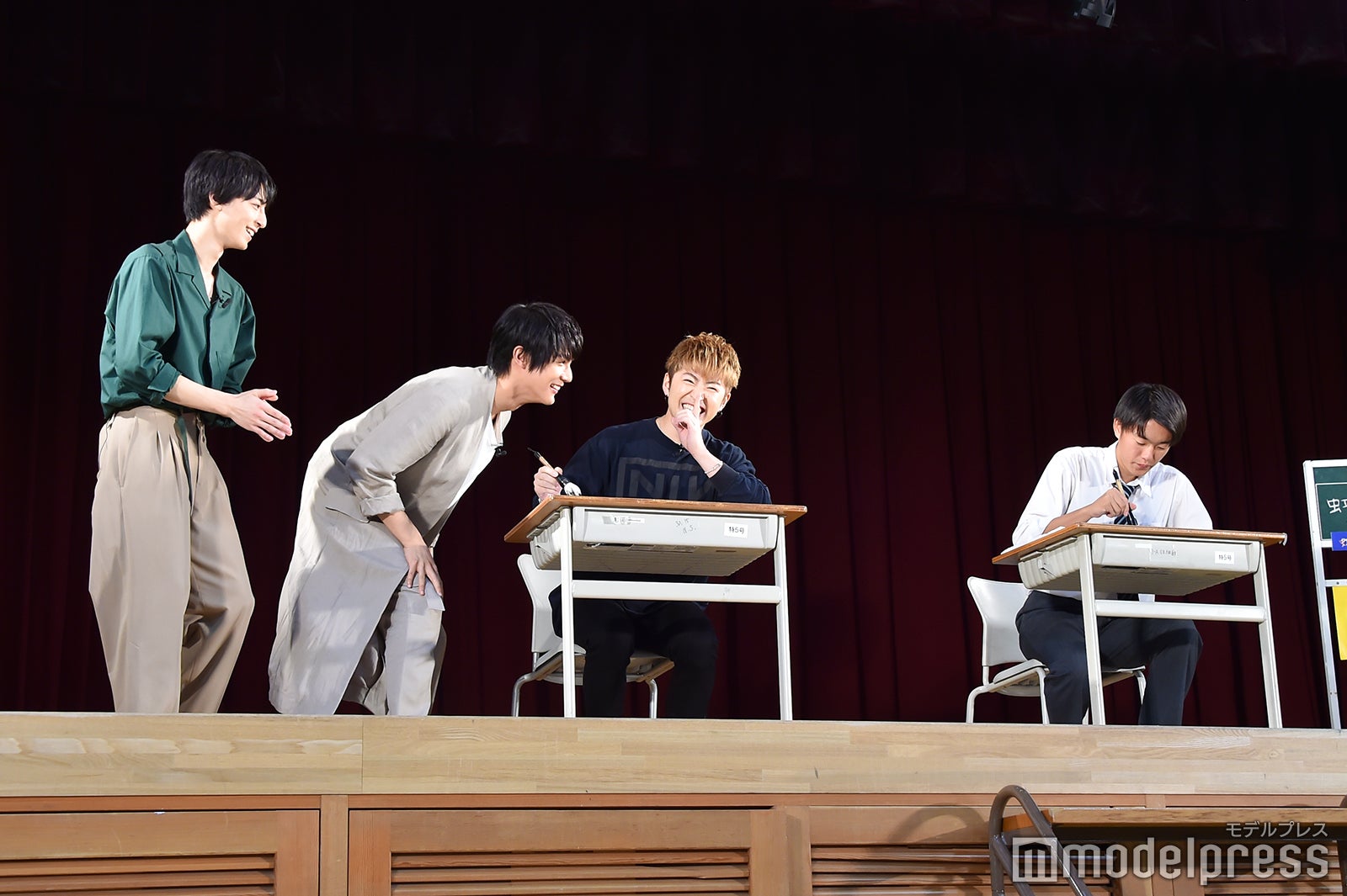 「お題『青春と言えば…？』を個性溢れる言葉で表現対決」の様子 （C）モデルプレス