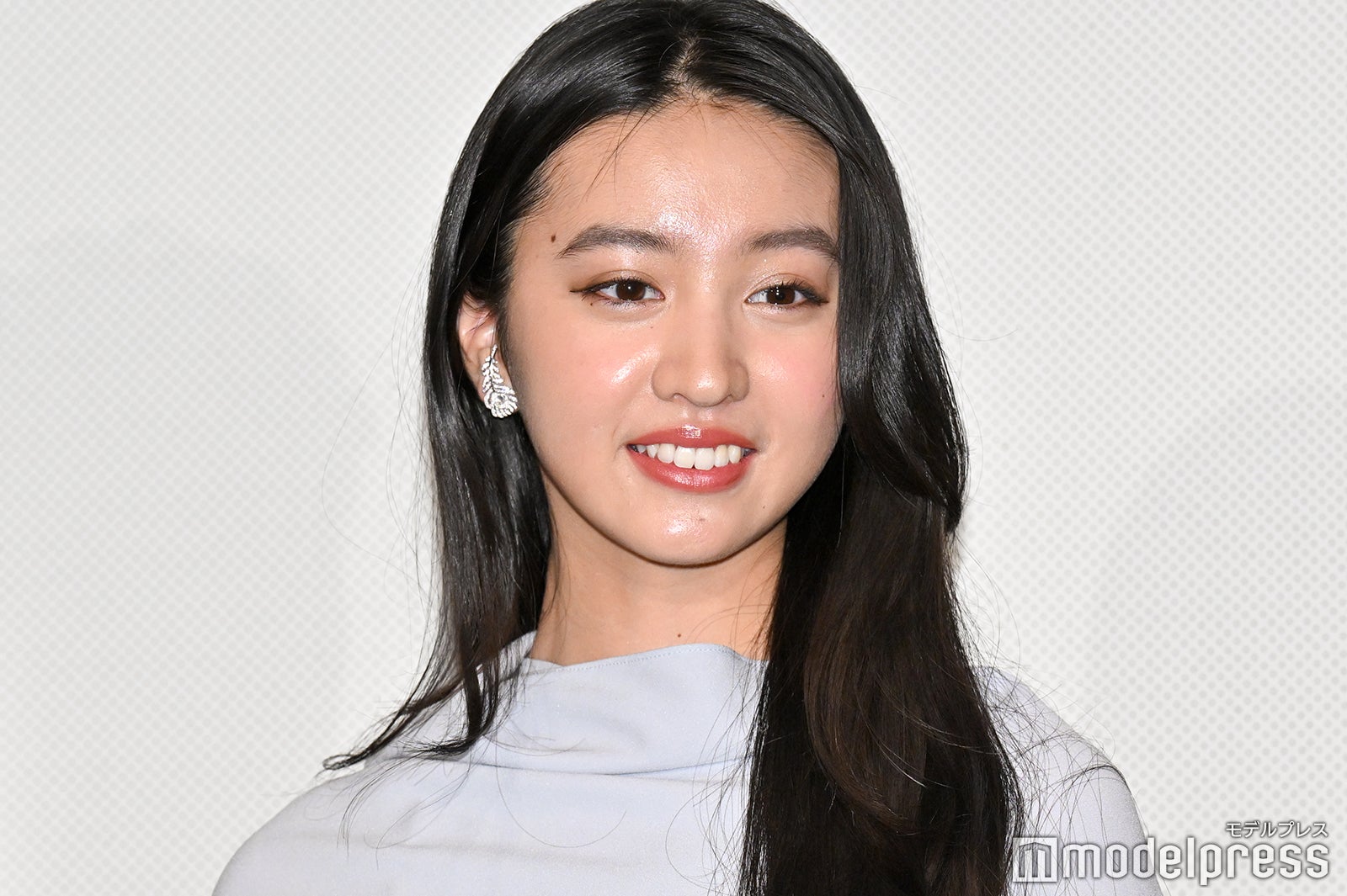 Koki,、美ボディライン際立つドレス姿 映画撮影裏話明かされる「パパに電話してるって」【TOUCH／タッチ】