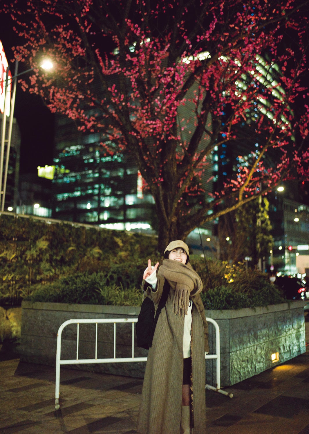 久保史緒里1st写真集「交差点」セブンネットショッピング限定版裏表紙（撮影：細居幸次郎）