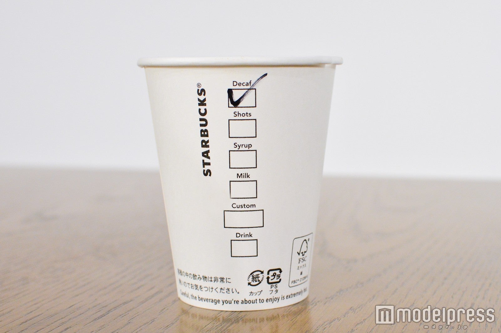 ドリンクカップにもDecaf表示が（C）モデルプレス