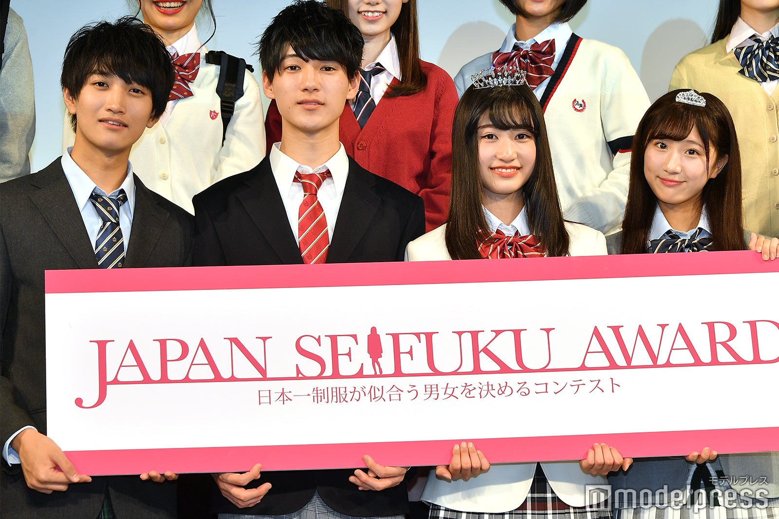 「第6回日本制服アワード」左から：男子準グランプリ・石岡快斗さん、男子グランプリ・高橋璃央さん、女子グランプリ・山内寧々さん、女子準グランプリ・田辺真南葉さん（C）モデルプレス