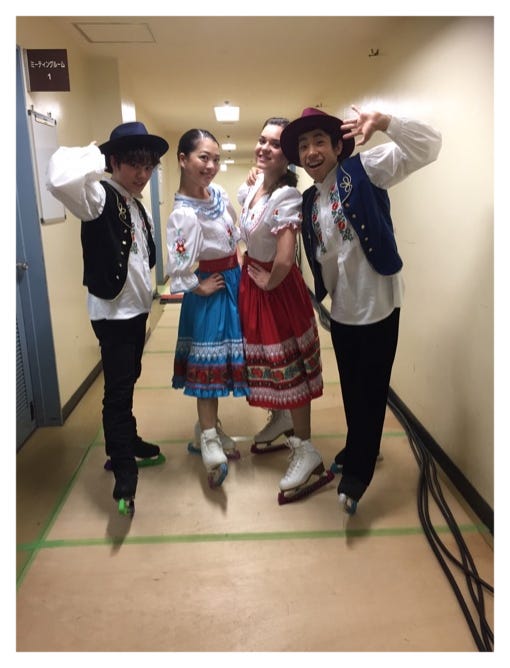 (左から)宇野昌磨、鈴木明子、アデリナ・ソトニコワ、織田信成/織田信成オフィシャルブログ(Ameba)より