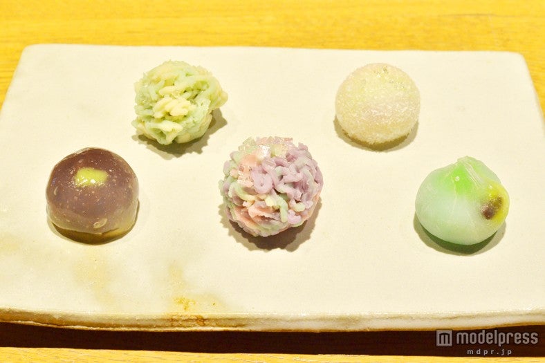 京都の名店が提供する和菓子が月替りで登場