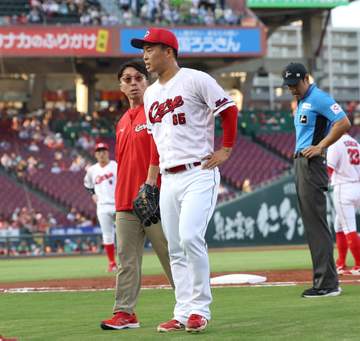 広島・玉村が右足首の捻挫で登録抹消へ 8日・ヤクルト戦で一塁ベースカバー時に負傷し緊急降板