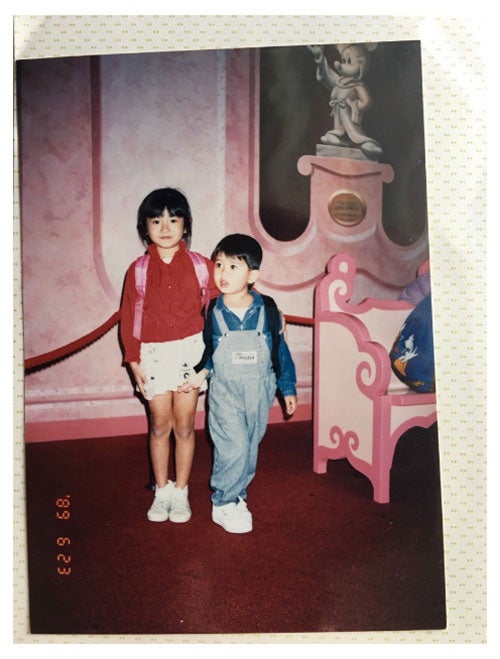 山田優＆親太朗、幼少期の“姉弟ショット”が話題「すでに整ってる」「小さい頃から美脚」