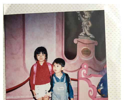 山田優&親太朗、幼少期の“姉弟ショット”が話題「すでに整ってる」「小さい頃から美脚」