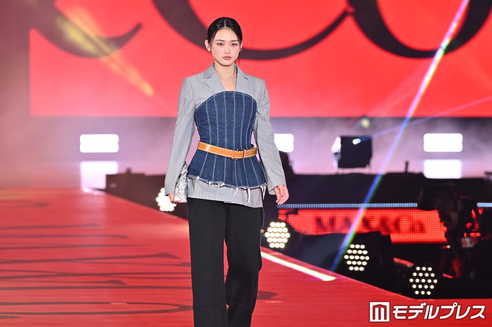 乃木坂46・櫻坂46・日向坂46、“坂道”ランウェイ写真特集【ガルアワ2026SS】