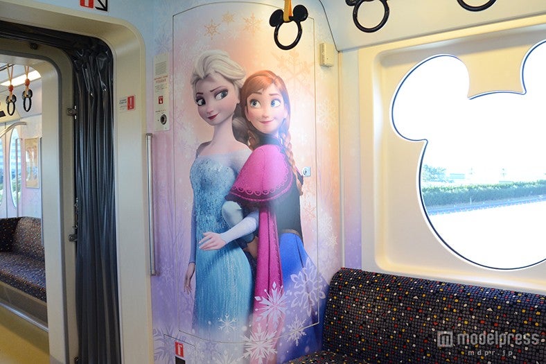 「アナとエルサのフローズンファンタジー・ライナー」エルサ＆アナ（内装）