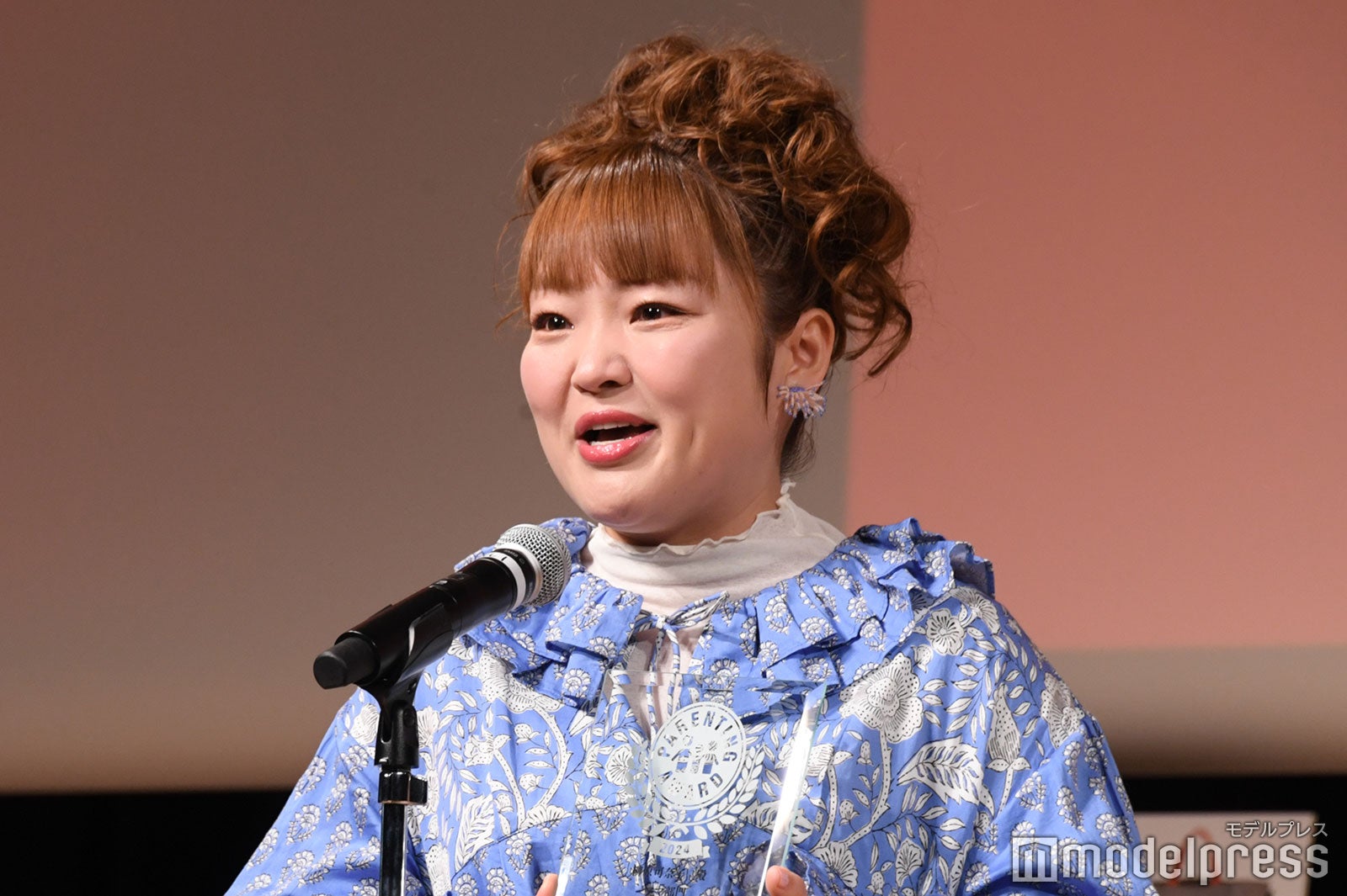 「ママ部門」受賞に思わず感極まる柳原可奈子（C）モデルプレス