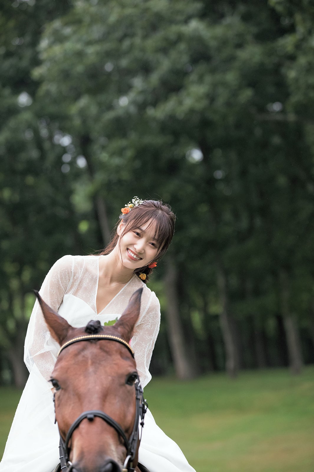 櫻坂46菅井友香卒業写真集「大切なもの」通常版裏表紙（C）細居幸次郎／集英社