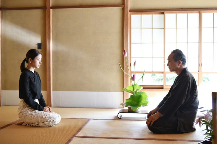 石原さとみ、小日向文世/「高嶺の花」第4話より(C)日本テレビ