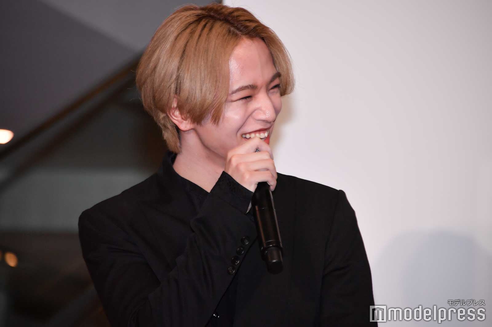 雪合戦が苦手そうと言われ笑う大平祥生 （C）モデルプレス