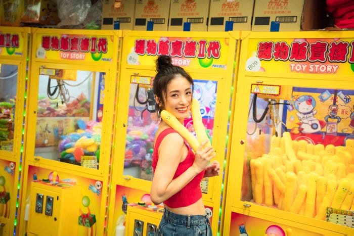 上戸彩「上戸彩写真集Midday Reverie」より(提供写真)