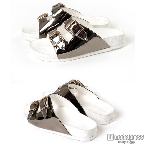 メタリックコンフォートサンダル「Shop NikoNiko」2,678円（税込）