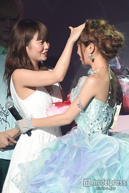 2014年8月に開催されたくみっきー「Popteen」卒業式には“親友”まりもも駆けつけた（C）モデルプレス