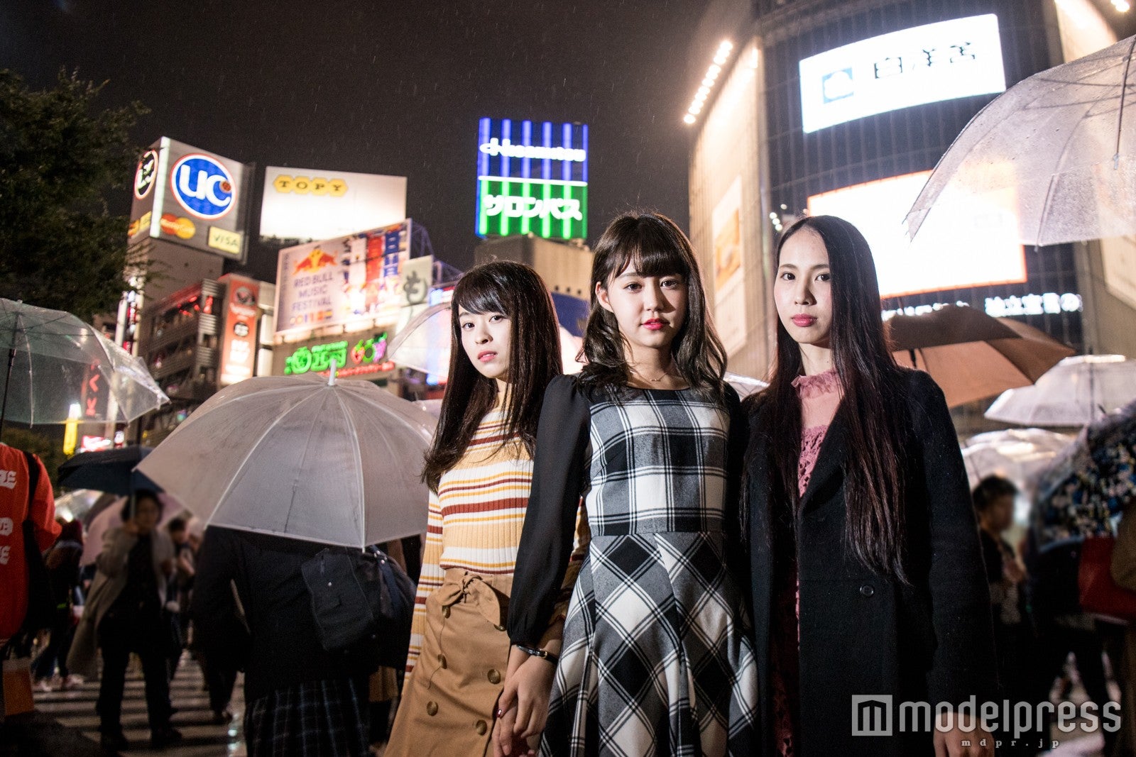 （左から）相沢りんな、流川るな、李璃（C）モデルプレス