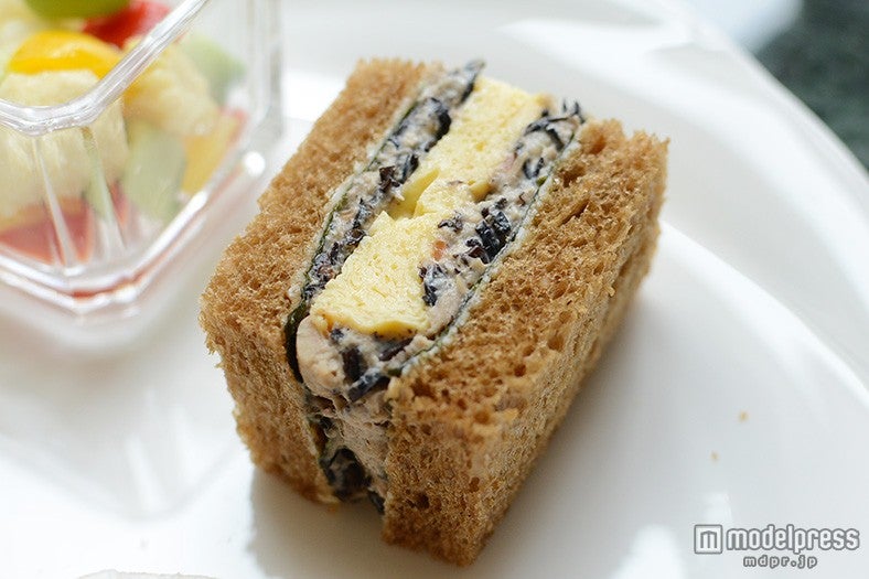 タマゴとツナサラダのサンドウィッチ