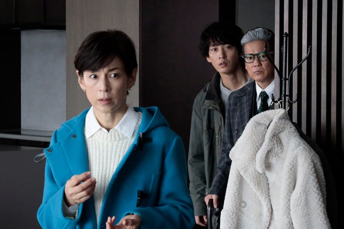 鈴木保奈美、上杉柊平、唐沢寿明「プライベートバンカー」第8話(C)テレビ朝日