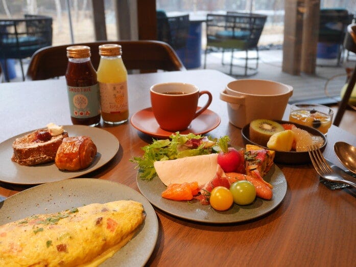 テンションが上がる朝食。控えめにとってもこのボリュームに（ホテルインディゴ軽井沢）
