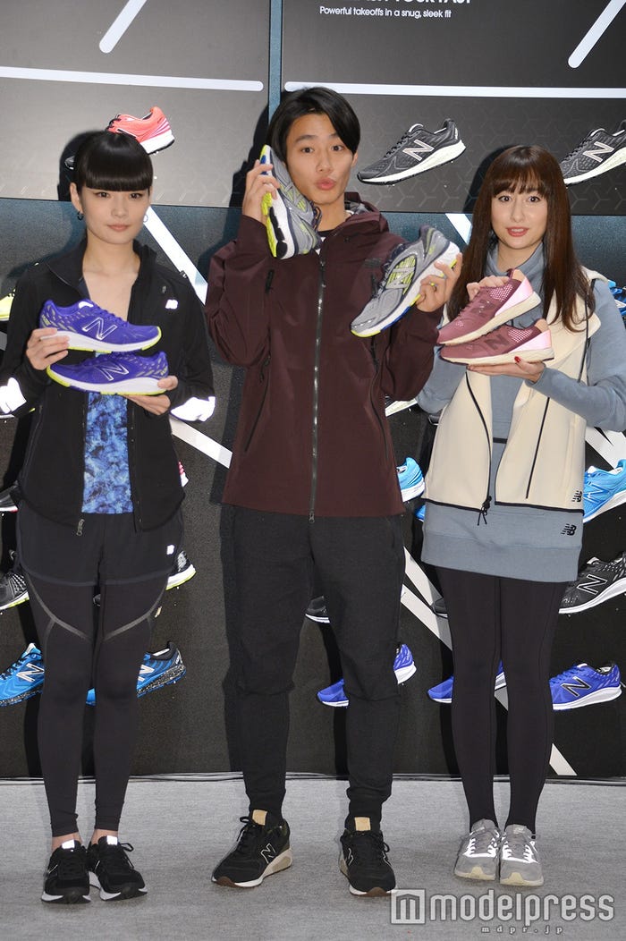 (左から)秋元梢、野村周平、早見あかり (C)モデルプレス