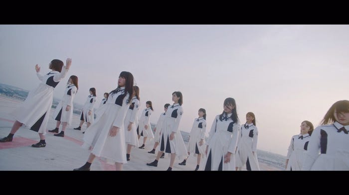 けやき坂46「期待していない自分」MVより(提供写真)