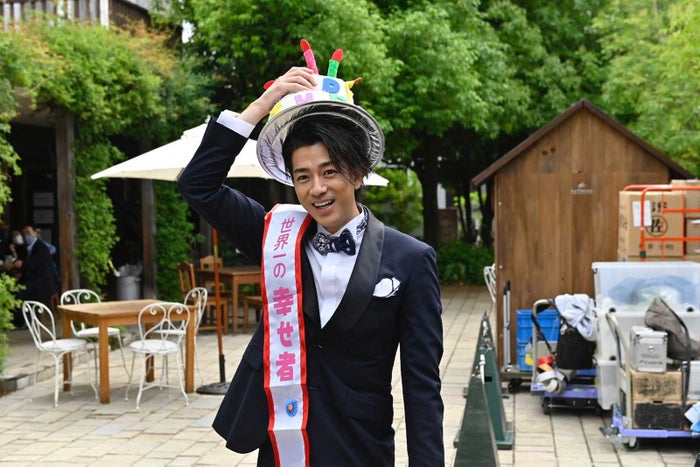 三浦翔平の誕生日を松坂桃李 井浦新らサプライズ祝福 共演者直筆メッセージに 今読むと泣いちゃう あのときキスしておけば モデルプレス 三浦翔平の誕生日を松坂桃李 井浦新らサプライズ祝福 共演者直筆メッセージに 今読むと泣いちゃう あのときキスしておけば モデルプレス