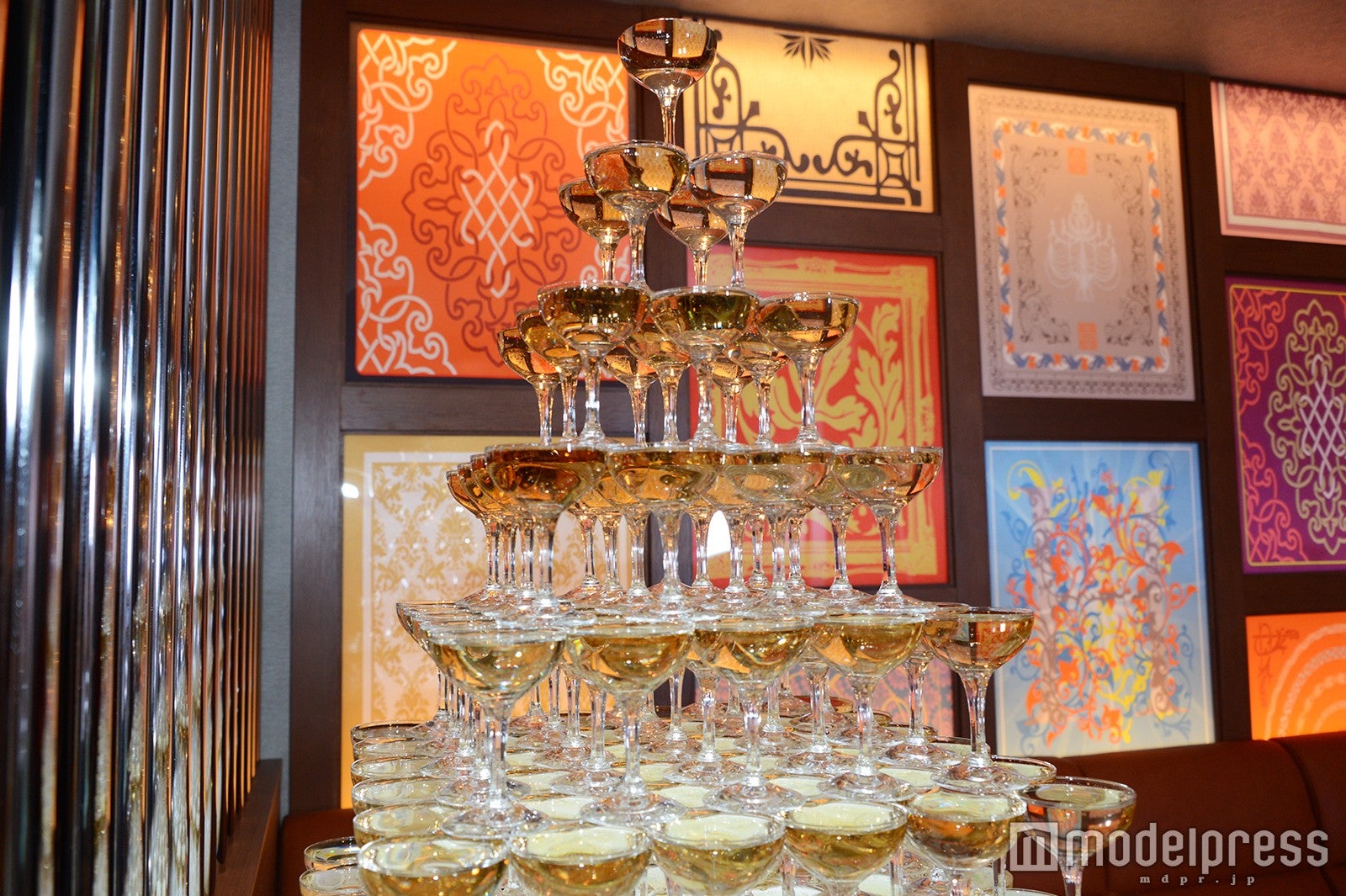 シャンパンタワー（C）モデルプレス